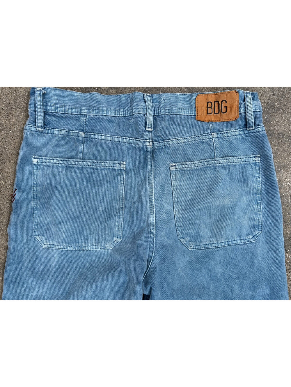 BDG Jeans Mens 32 x 34 Vintage Bow Fit Cotton Light Wash Small Orange Stain - Picture 6 of 15